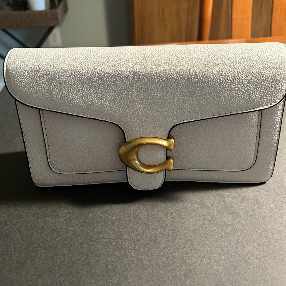 Brand New Tabby Coach Elegant Cream Leather Clutch